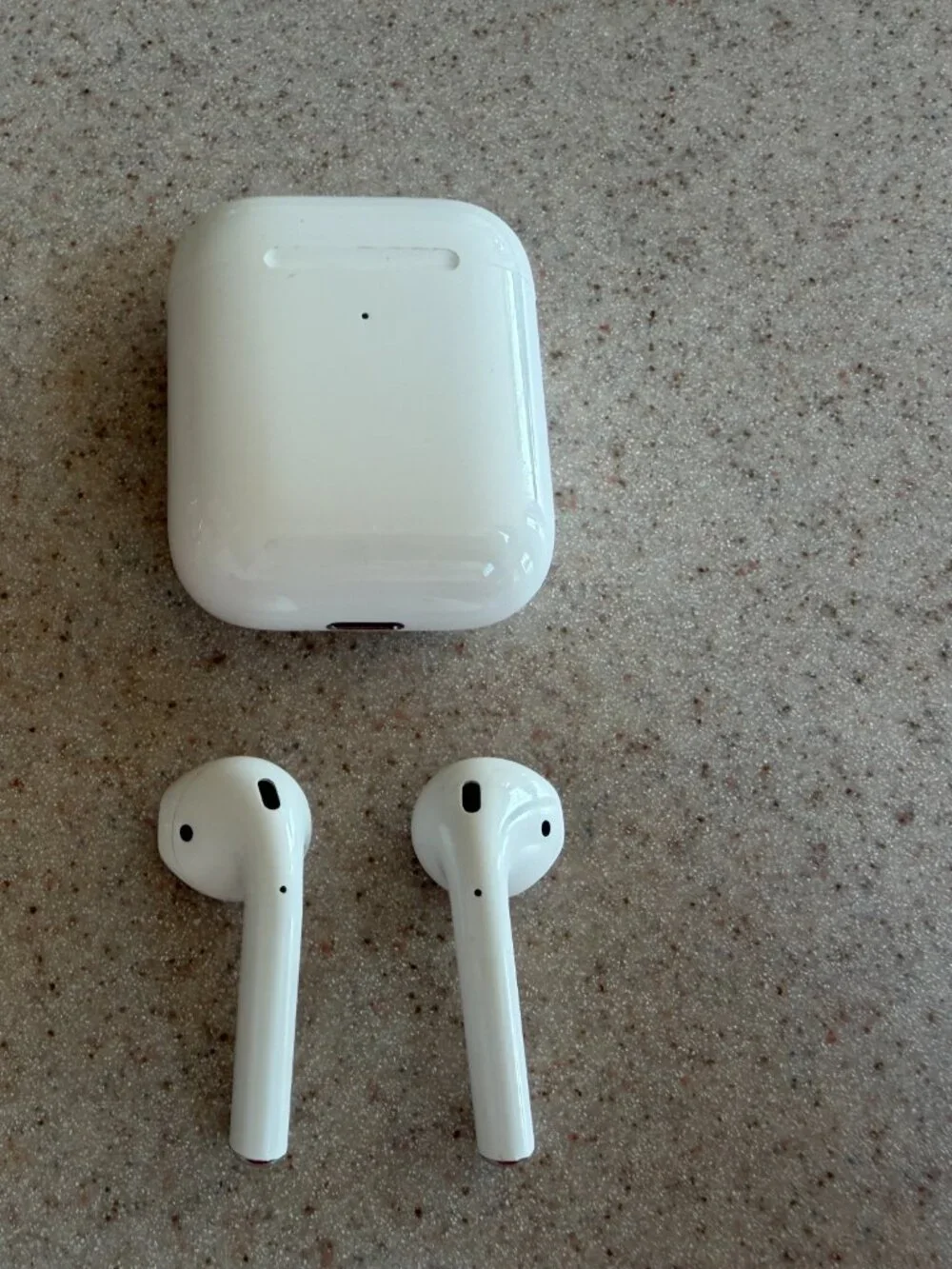Apple Airpods & Charging Case